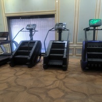 Équipement commercial Système de poulies multifonctionnel Entraîneur de croisement de câbles de salle de sport Machine de musculation multifonctionnelle Rack à squats