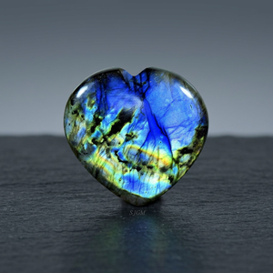 Vente en gros de pierres précieuses de Labradorite naturelle en forme de coeur de 16mm de haute qualité en vrac Spectrolite Black Rainbow IGI Certified Factory - Product Image 4