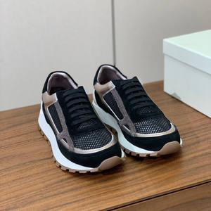 รองเท้ากีฬาลำลองผู้หญิงแบบสวมสบาย ดีไซน์หรูหราประดับลูกปัด หนังกลับและผ้าตาข่าย รุ่นใหม่ต้นฤดูใบไม้ผลิ ขายส่งจากโรงงาน พื้นหนา เหมาะสำหรับเดิน - Product Image 1