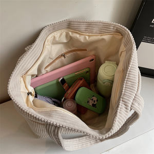 Bolso de Hombro de Alta Calidad, Bolso Tote de Gran Capacidad para Mujer, Bolso de Viaje Moderno y Ligero, Material de Fieltro - Product Image 4