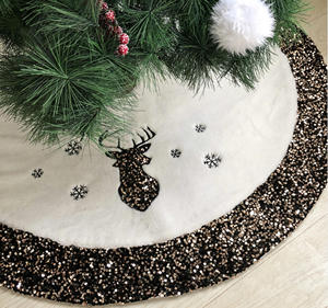 Falda de árbol de Navidad de lujo con lentejuelas negras y borde de felpa Boutique Elk Edge para decoración de fiestas - Product Image 2