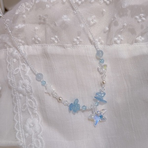 Girocollo Kawaii Blu Pastello con Perline, Stella in Cristallo Iridiscente Trasparente e Decorazioni in Agata Blu Tenue per Giovani Adulti - Product Image 2