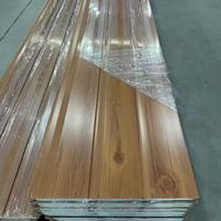 Système de mur de luxe en faux bois Panneau de revêtement sandwich à noyau EPS préfabriqué pour murs extérieurs et intérieurs Toit en acier galvanisé