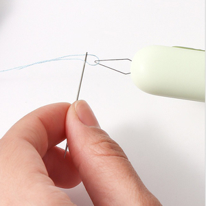 Enhebrador de agujas estirable 2 en 1, desgarrador de costuras, removedor de costura, herramienta doméstica, <span class=keywords><strong>aguja</strong></span> <span class=keywords><strong>para</strong></span> coser a mano, accesorios de costura - Product Image 4