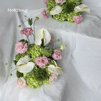 Großhandel Rosa Kunstblumen-Tischläufer, Seiden-Mischblumen aus Lilien & Rosen für Garten, Hochzeitsempfang, Hotel-Tischdekoration