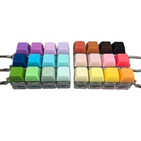 Jouet anti-stress en plastique, couleur unie, macaron, clavier linéaire à quatre touches, porte-clés carré, petit pendentif
