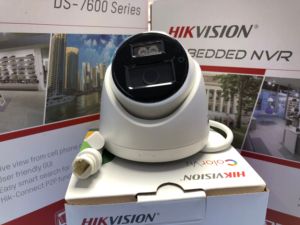 Cámara tipo torreta Hikvision 4MP ColorVu DS-2CD1347G2-L(UF) Gran angular con audio incorporado H.265 IP67 Cámara de vigilancia PoE resistente al agua - Product Image 2