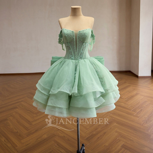 ชุดราตรีทรงบอลกาวน์สองชิ้น สีเขียวมิ้นท์ทันสมัย ประดับลูกปัด ปักลายฉลุ คริสตัล ช่วงเอวทรงธรรมชาติ พร้อมชายกระโปรงยาวแบบชาเปล - Product Image 3