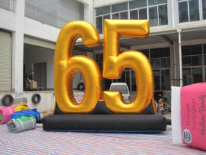 ตัวเลขเป่าลมสีทองหมายเลข 65 สำหรับงานโฆษณาขายสินค้ากลางแจ้ง - Product Image 2
