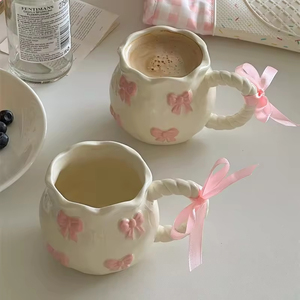 Tasse à café en céramique Huyo, vente directe usine, motif nœud 3D mignon, forme sac porte-bonheur, cadeau d'affaires de luxe léger - Product Image 1