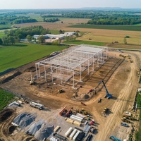 Atelier modulaire en acier construit avec des kits de construction PEB pour une production industrielle évolutive et une extension d'usine