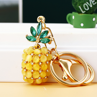 Porte-clés tendance en métal avec breloque en forme de fruit simulé, perles de cristal 3D scintillantes, idéal pour sacs et clés