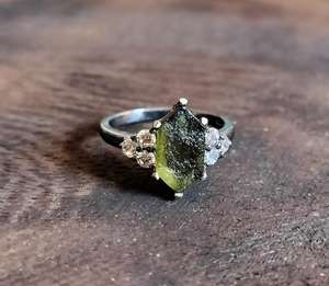 Bague moldavite hexagonale pierre précieuse tchèque brute en argent sterling cristal de guérison fait à la main bague de déclaration Boho pour elle - Product Image 5