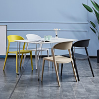 Chaises de salle à manger en plastique en gros, chaises de salle à manger en plastique modernes et uniques, empilables, pour l'intérieur et l'extérieur, pour restaurants