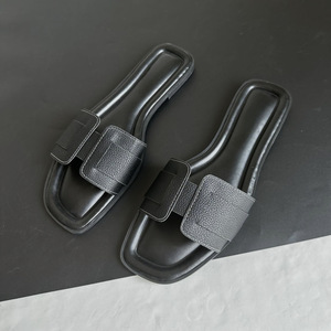 Hochwertige Designer-Flachsandalen PU-Einlegesohle <span class=keywords><strong>Massage</strong></span>-Pantoffeln Modischer Trend Luxus-Damen-Flachpantoffeln - Product Image 3