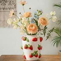 Vase de table en céramique rouge fraise, parfait pour l'exposition de fruits, style nordique, idéal pour la décoration intérieure, anniversaire, chambre, entrée