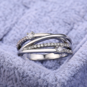Anello di Fidanzamento F257 per Donna in Oro Bianco con Diamanti Naturali Taglio Brillante Rotondo Colore G - Product Image 2