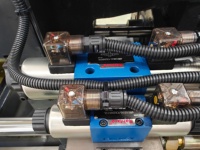 Contrôleur de PLC de machine hybride de moulage par injection de 200 tonnes pour les articles ménagers de couverts de vaisselle en plastique