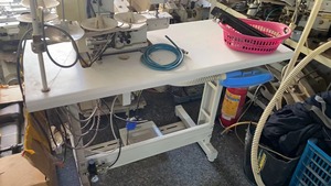 Machine à coudre interlock à grande vitesse avec coupe-fil automatique pour tissus, modèle Sirubas, à commande pneumatique - Product Image 2