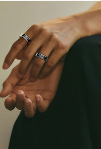 Anillo Inteligente de Monitoreo de Salud de Metal/Acero con Pantalla Digital y Control por Aplicación para Moda y Bienestar a la Alcance de tu Dedo - Product Image 3