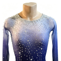 Robe de patinage artistique bleu-noir dégradé, manches longues en maille, dos ouvert croisé, jupe à strass pour adultes et enfants