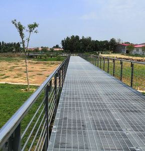 Peldaños de Acero Galvanizado, Rejilla de Acero de Alta Resistencia para Construcción, Plantas Químicas y Pisos de Almacenes - Product Image 1