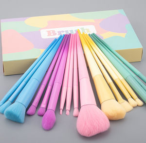 Juego de 17 Brochas de Maquillaje Coloridas, Marca Privada, Brochas de Maquillaje Sintéticas Premium de Arcoíris para Rostro, Brochas Cosméticas para Mujeres y Niñas - Product Image 2