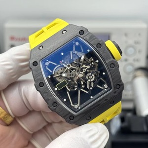 Reloj mecánico de alta gama personalizado UMIF RM67-02 CRMA7 con movimiento Vaucher, luminoso, de lujo, de carbono NTPT, esqueleto francés. - Product Image 6
