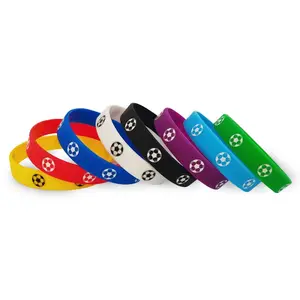 Gioco di calcio a buon mercato in silicone polsino di calcio festa di gomma polsino di attività souvenir con logo personalizzabile