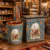 Souvenirs du Maroc, cadeaux, verre à liqueur en céramique avec un design géométrique coloré et personnalisable