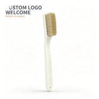 Brosse d'escalade multifonction portable avec logo personnalisé pour commande en gros, nettoyage des prises et antidérapante, essentielle pour les séjours d'escalade