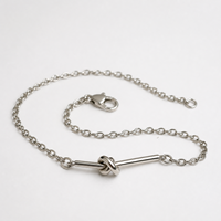 Bracelet en acier inoxydable hypoallergénique, design exclusif, style minimaliste argenté, chaîne fine exquise, polyvalent et empilable