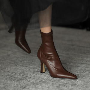 Botines de Cuero Negros de Alta Calidad para Mujer, con Punta en Pico y Tacón Alto, Estilo Chelsea, para Otoño 2026 - Product Image 6