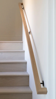Rampe d'escalier en bois massif, couleurs personnalisées, options en bois de caoutchouc ou chêne rouge disponibles pour escaliers intérieurs
