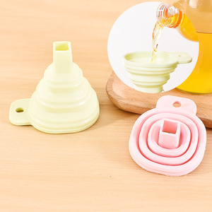 Entonnoir télescopique pliable en silicone de qualité alimentaire pour le versement d'huile, usage culinaire - Product Image 2