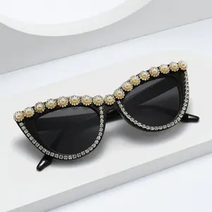 DOISYER 2020 Moda Mais Recentes Na Moda Bling Rhinestone Fornecedores Retro Cat Eye Mulheres Diamante Óculos De Sol