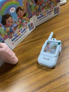 <span class=keywords><strong>Walkie</strong></span> <span class=keywords><strong>Talkie</strong></span> para Niños, Paquete de 2, Alcance de 300 m, Cámara en Vivo, Cambiador de Voz, Recargable por USB, Regalo de Navidad para Niños y Niñas de 3 a 12 Años - Product Image 3