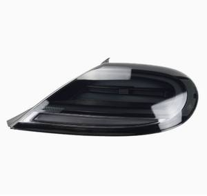 Feux arrière modifiés à LED pour Volkswagen Beetle 2013-2020, clignotants séquentiels et feux de freinage noirs. - Product Image 1