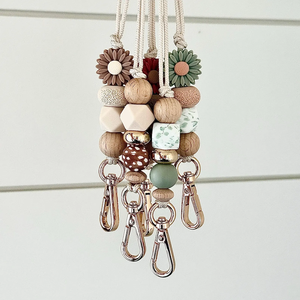 Al por mayor Llavero colgante con soporte para monedas, con cuentas de PU y volantes, hecho a mano, con patrón floral de aleación, marca HR, seguro para decoración de empaques - Product Image 1