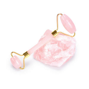 Super <span class=keywords><strong>pas</strong></span> <span class=keywords><strong>cher</strong></span> en gros Quartz Rose forme droite visage rouleau rose soins de la peau outil de Massage soufflant effets rajeunissants boîte-cadeau - Product Image 2