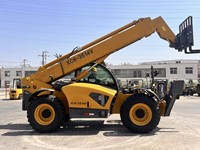 Chariot élévateur Zenith XC6-3514V 14T à portée de 35 m pour le levage de composants d'éoliennes et le positionnement d'équipements d'énergie renouvelable