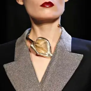 Collar de flor de Lirio de Cala de metal exagerado para Mujer Accesorios florales de moda joyería de cena de fiesta de tendencia