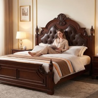 Cadre de lit king size moderne en chêne massif américain avec tête de lit rembourrée en cuir PU, caractéristiques réglables et design de plateforme sculptée
