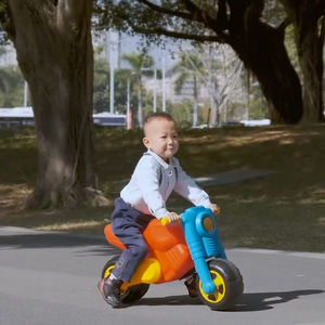 Vélo d'équilibre sans pédale Scooter d'entraînement en plein air pour enfants Pratique <span class=keywords><strong>de</strong></span> la marche et développement <span class=keywords><strong>de</strong></span> l'équilibre Jouet <span class=keywords><strong>de</strong></span> sports <span class=keywords><strong>de</strong></span> plein air - Product Image 3