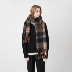 Sciarpa Vintage a Quadri Personalizzata 2026, Sciarpa Invernale Calda e Morbida con Frange per Donna - Product Image 4