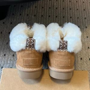 Botas de Nieve de Invierno de Lujo, Ligeras, de Alta Calidad, Diseño de Piel de Oveja, Botas Cortas con Estilo Robusto para Caminar - Product Image 6