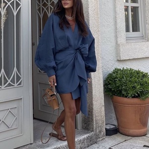 Robe d'été sexy en lin bleu pour femme, col en V, manches longues, design asymétrique, idéale pour les vacances, vente en gros OEM - Product Image 2