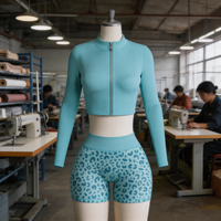 Ensemble 2 pièces streetwear personnalisé pour femme : veste courte sexy à fermeture éclair et short imprimé léopard, coupe ajustée, respirant, OEM ODM