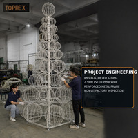 Özelleştirilmiş Dev Dış Mekan Aydınlatmalı Metal Çerçeveli Büyük 3D Noel Şenlikli Led Katlanabilir Top Noel Ağacı Motifli Işık Gösterisi