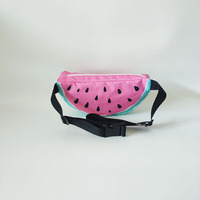 Sac banane en polyester motif tranche de pastèque mignon avec sangle réglable et fermeture éclair, sac de poitrine pour les voyages en extérieur et l'usage quotidien